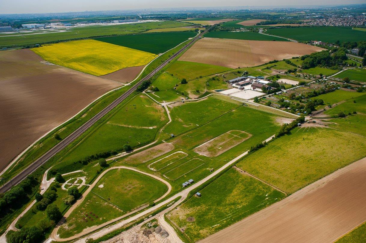 vue aerienne vitelle equestre